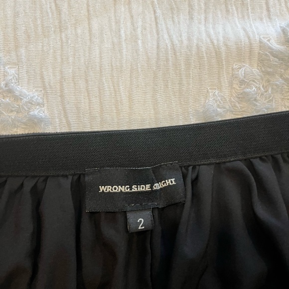 wrong side of right pleated skirt, size 2 - Picture 4 of 4